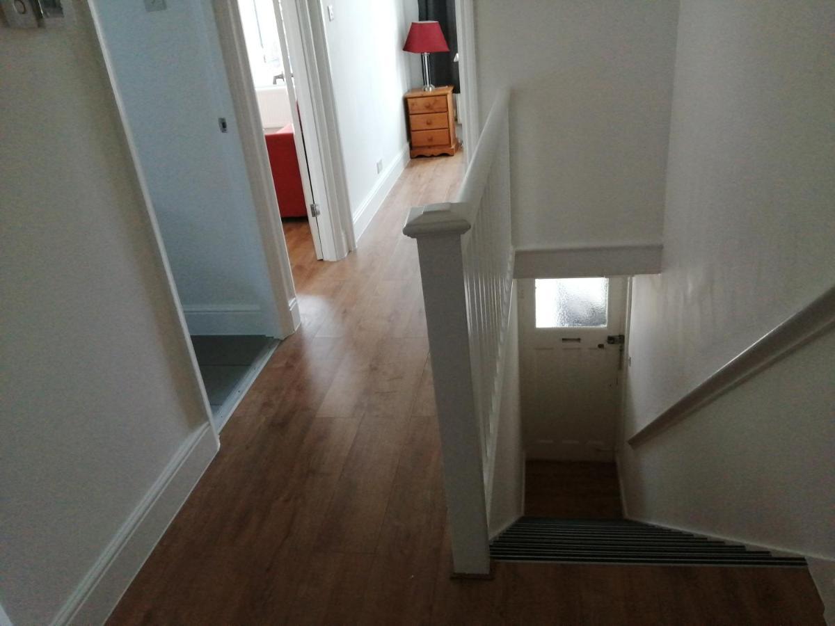 Lovely 3 Bedrooms Flat Near Romford Station With Free Parking Esterno foto