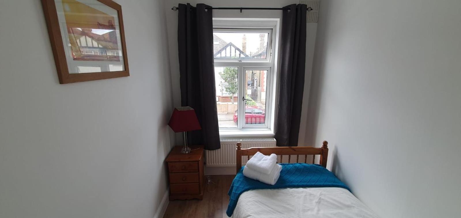 Lovely 3 Bedrooms Flat Near Romford Station With Free Parking Esterno foto